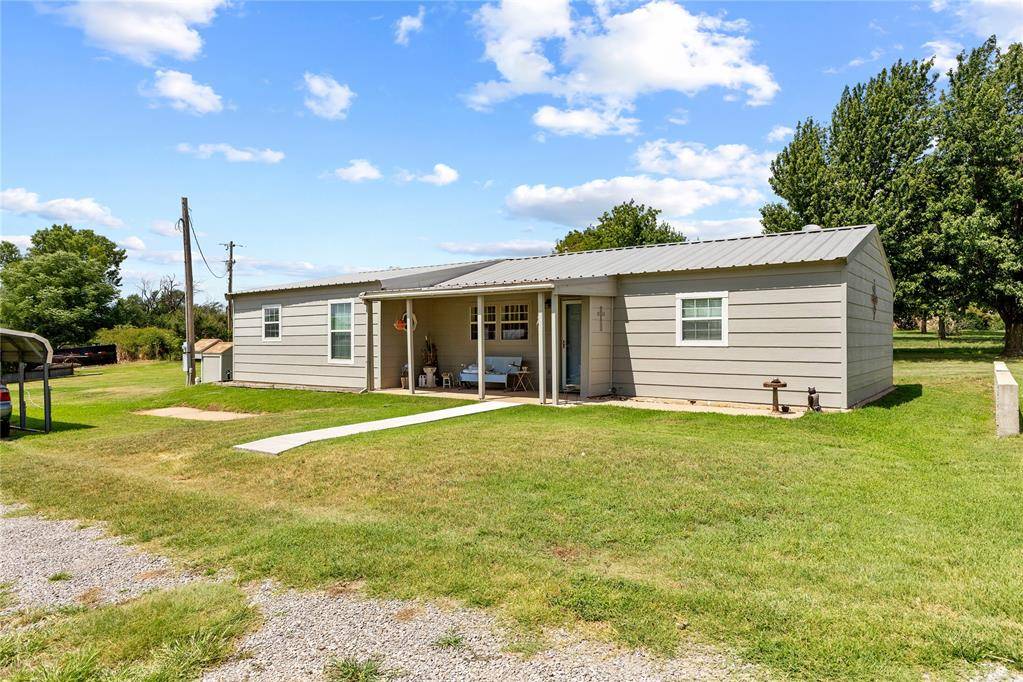 24062 E 990 RD, Weatherford, OK 73096