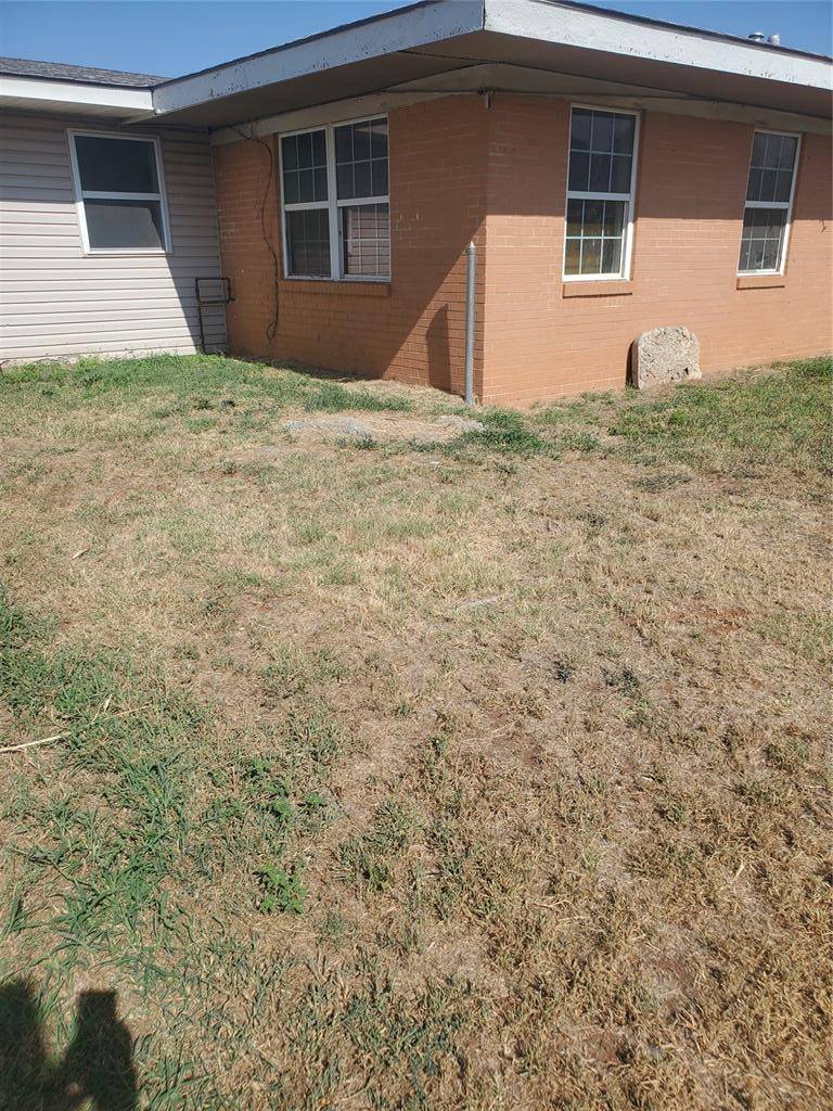 321 Pawnee RD #B, Foss, OK 73647