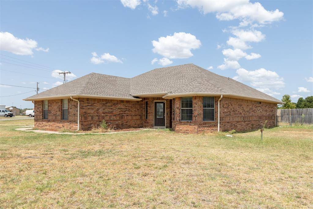 893 S Cemetery RD, Tuttle, OK 73089