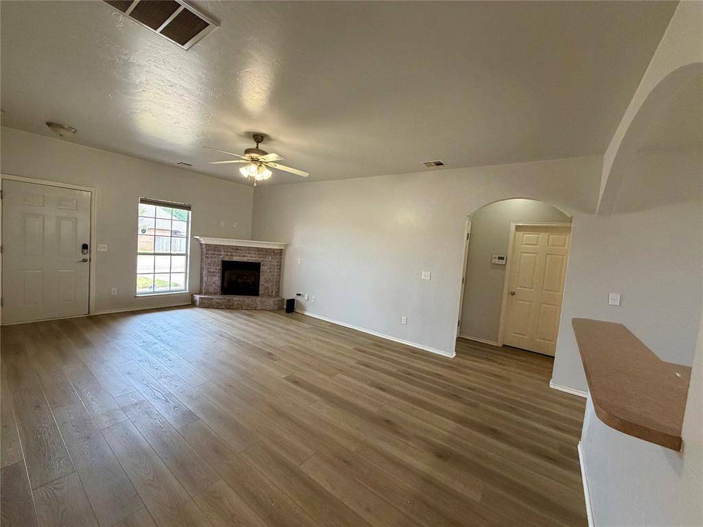 328 S Castle Ridge LN, Mustang, OK 73064
