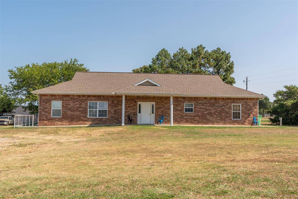 4 S Hillcrest WAY, Okemah, OK 74859