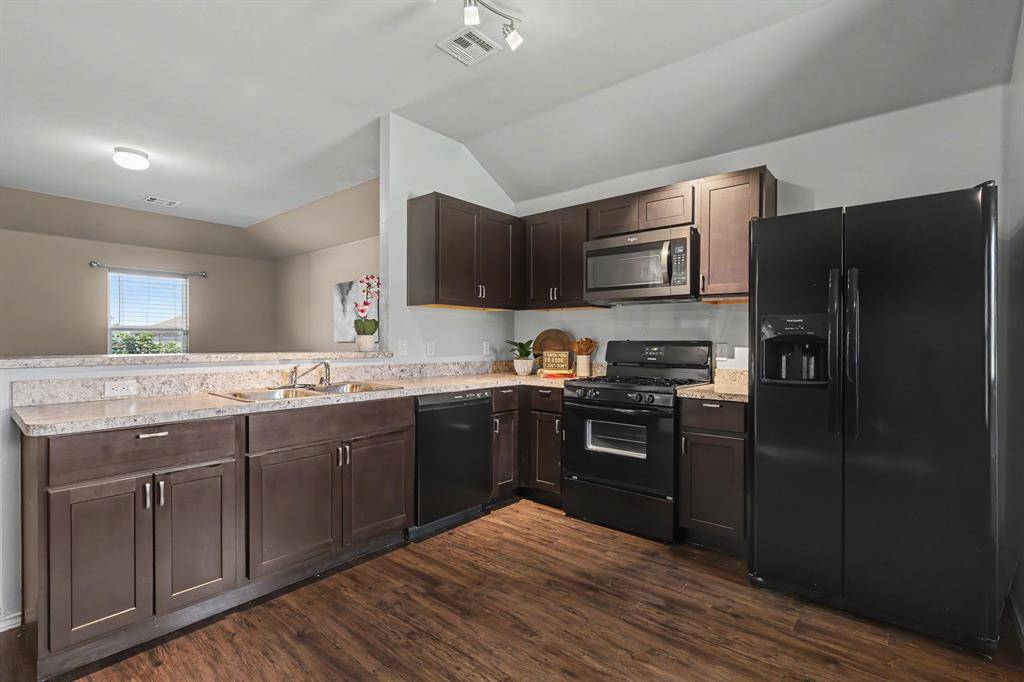 9804 Glover River DR, Yukon, OK 73099