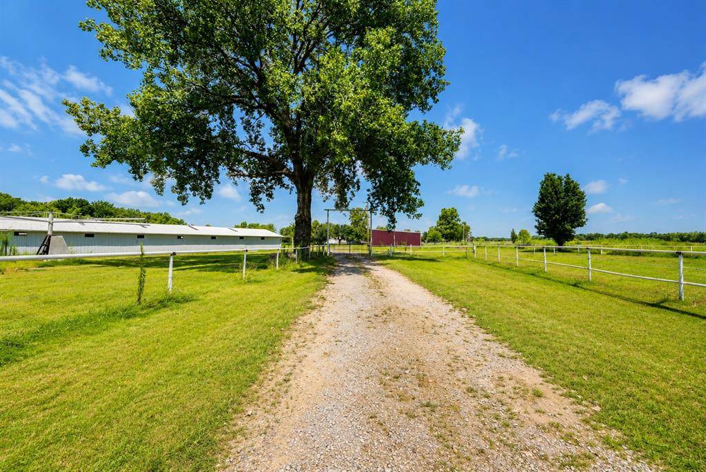 18699 Grayson BLVD, Henryetta, OK 74437