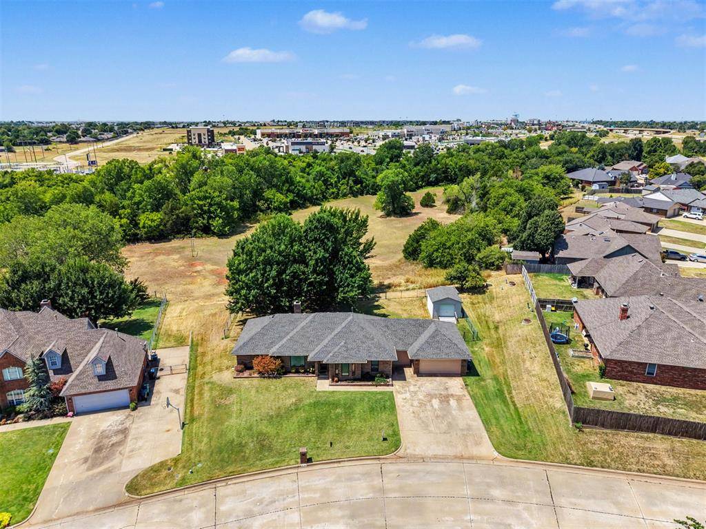709 Azalea Hill DR, Yukon, OK 73099