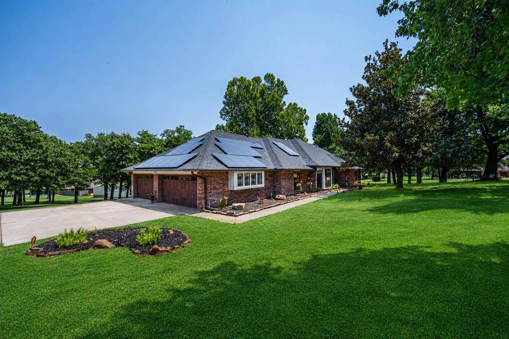8008 Forest LN, Oklahoma City, OK 73150