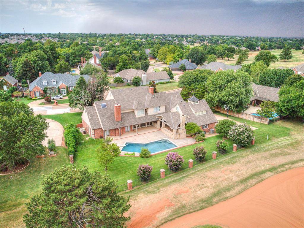 5812 Country Club DR, Edmond, OK 73025