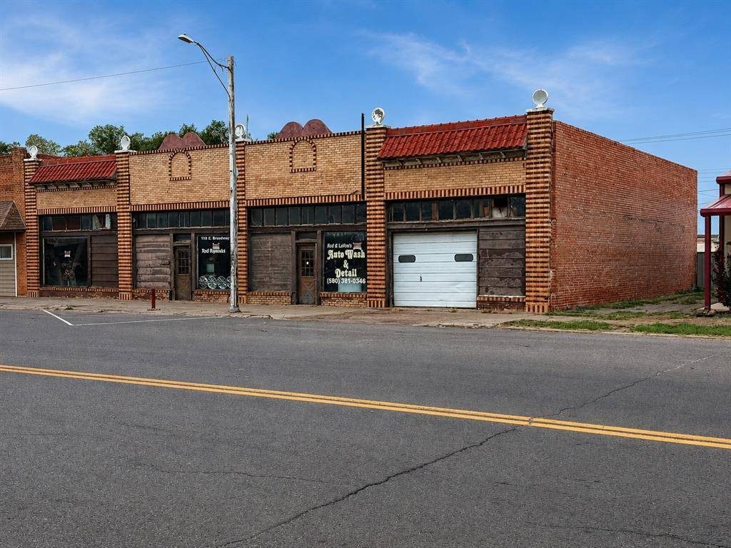 110 E Broadway ST, Hollis, OK 73550