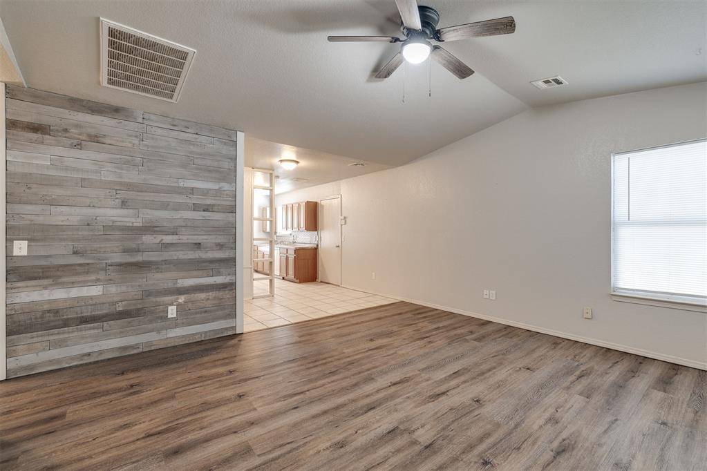 912 Danbury PL, Yukon, OK 73099