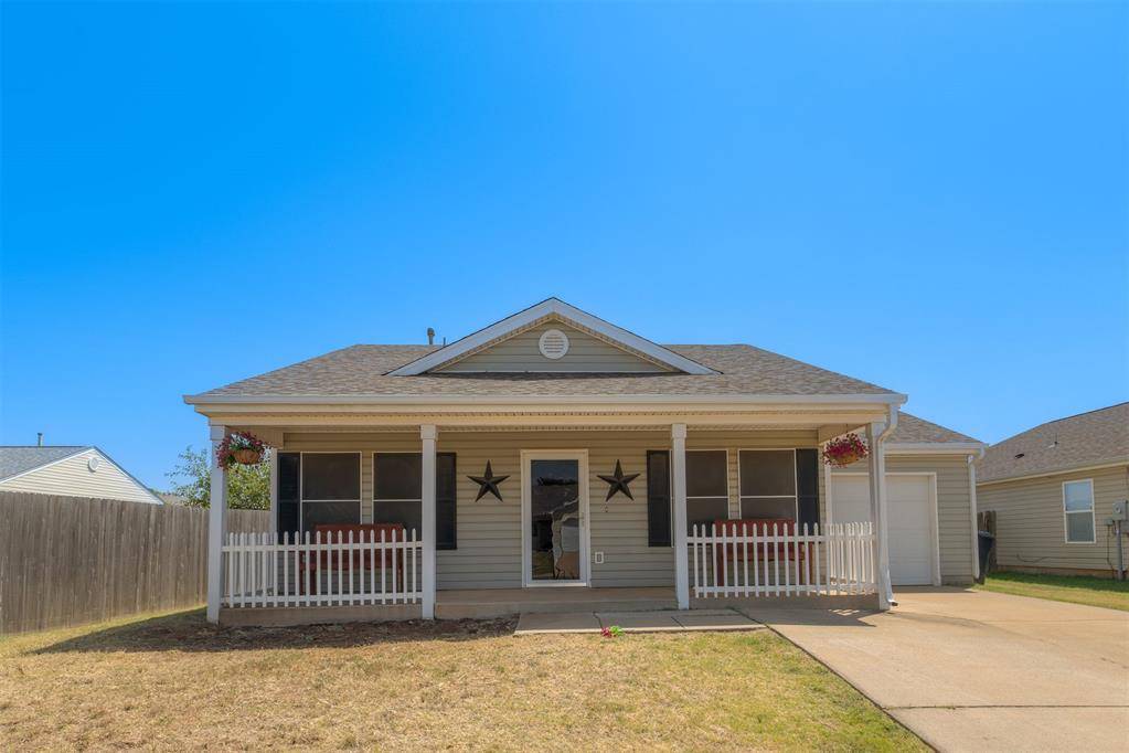 912 Danbury PL, Yukon, OK 73099