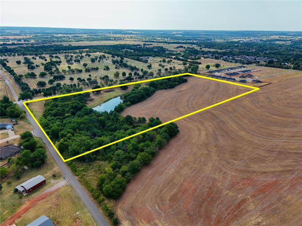 1927 N Pine ST, Guthrie, OK 73044