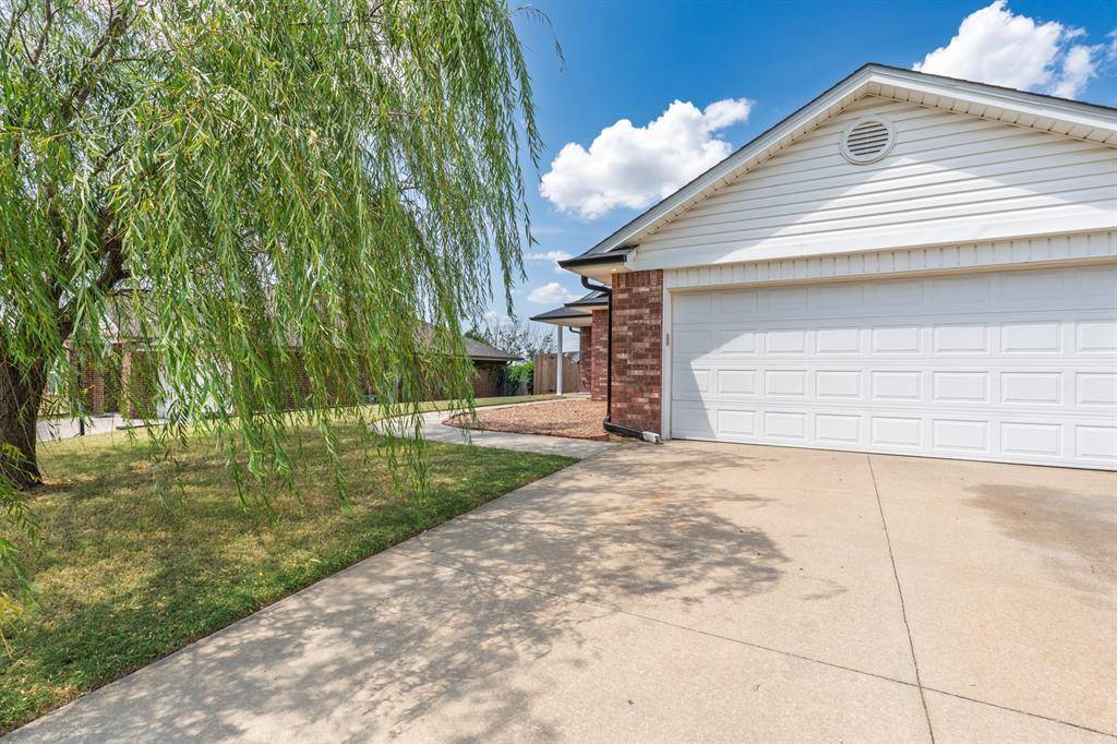 2252 Gray Dove DR, Shawnee, OK 74804