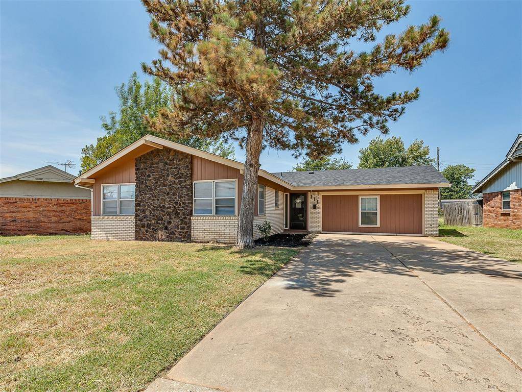 111 Oakside DR, Moore, OK 73160
