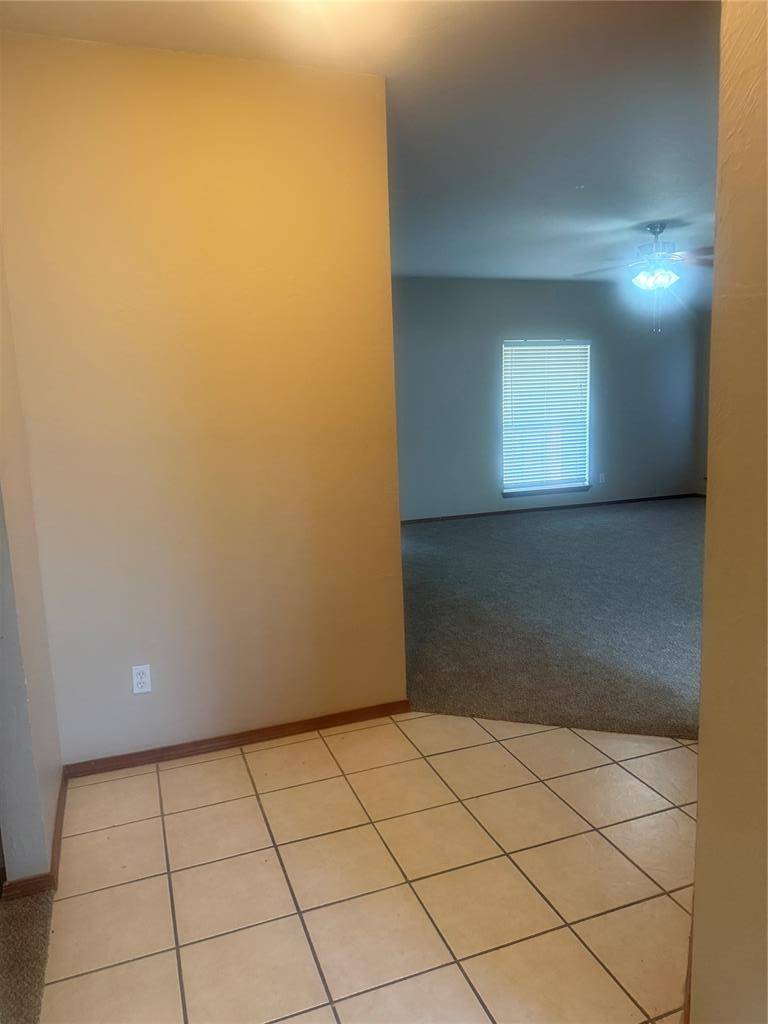12513 SW 14th ST, Yukon, OK 73099