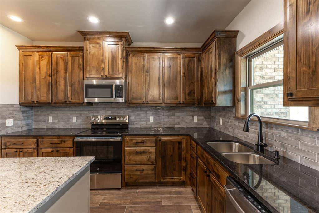 2433 Raven CIR, Blanchard, OK 73010
