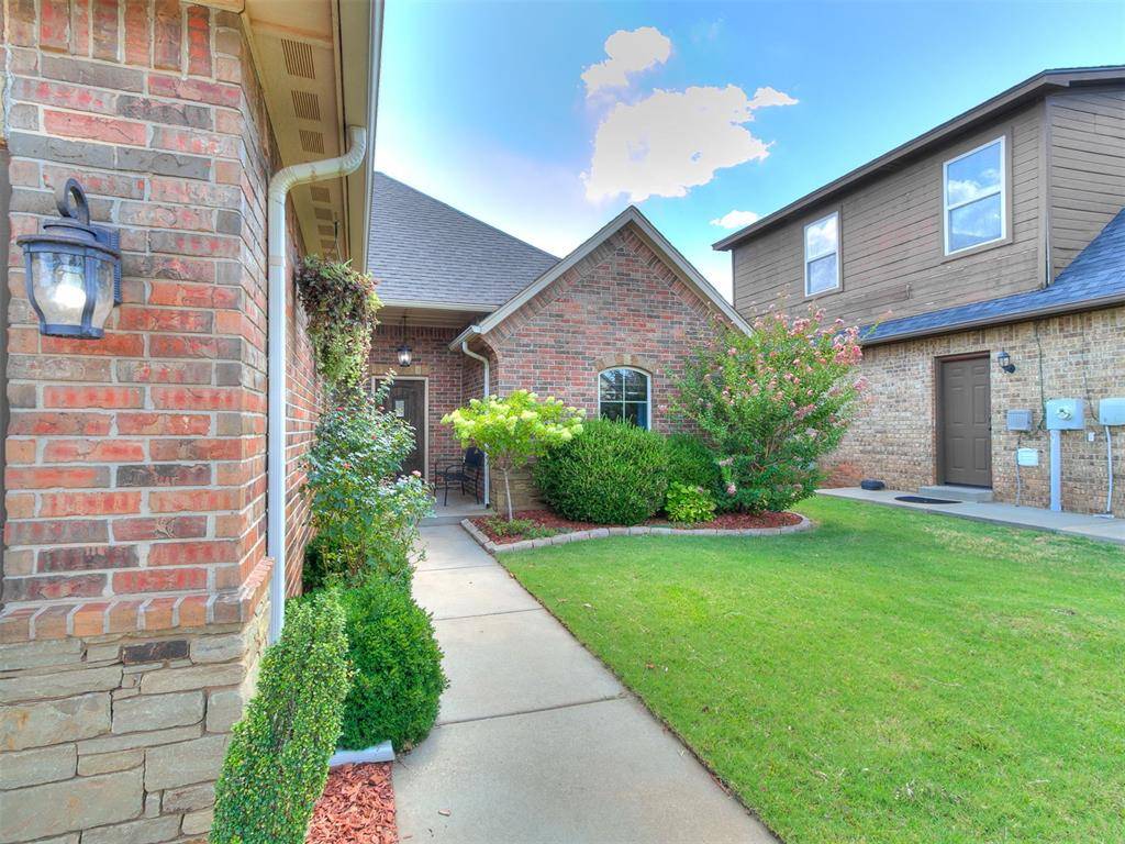 18305 Haslemere LN, Edmond, OK 73012
