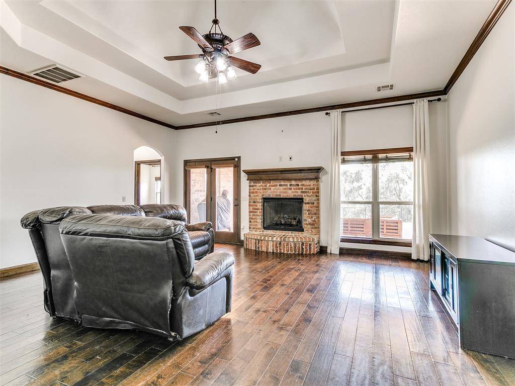 18305 Haslemere LN, Edmond, OK 73012
