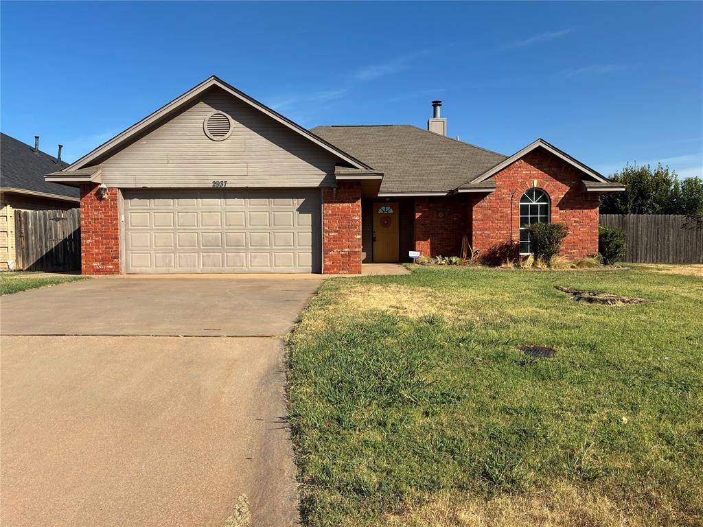 2937 Laurel CIR, Altus, OK 73521