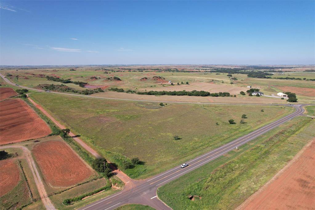 17 E 1040 & Hwy 73 RD, Foss, OK 73647