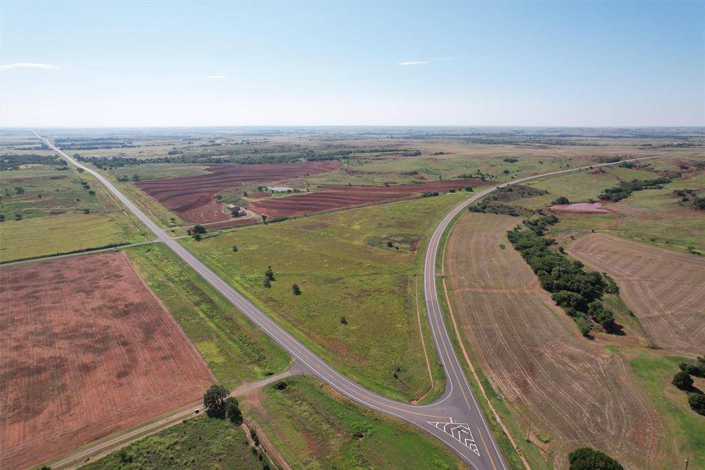 17 E 1040 & Hwy 73 RD, Foss, OK 73647