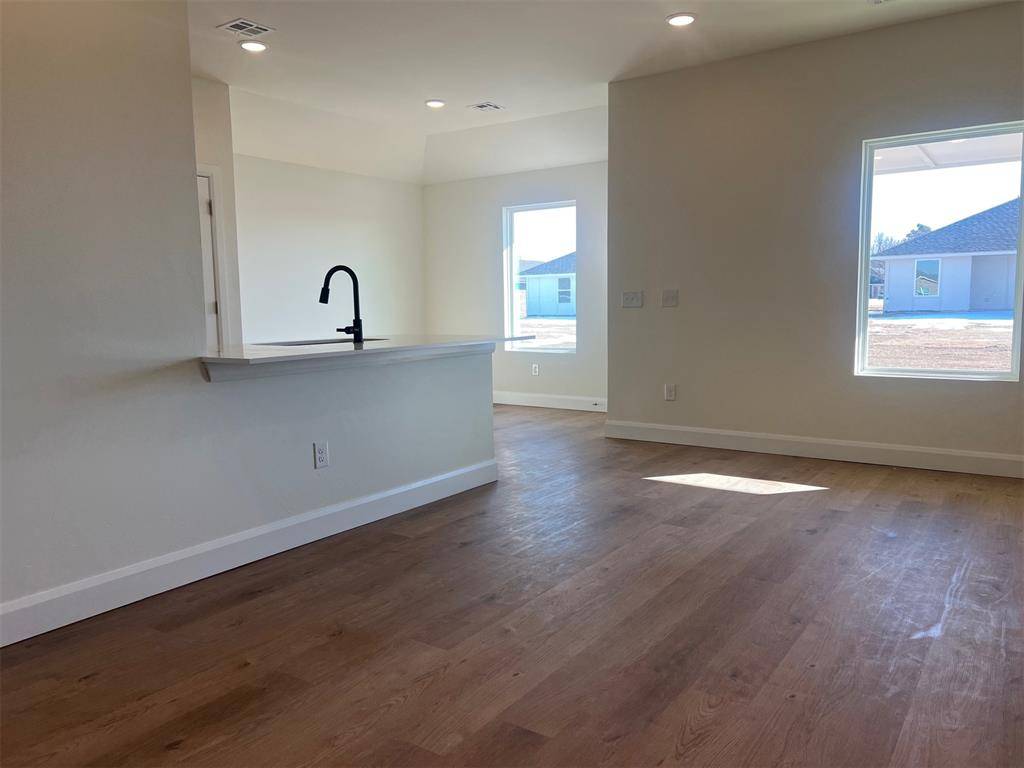 921 Hazy Brook CIR, Chickasha, OK 73018