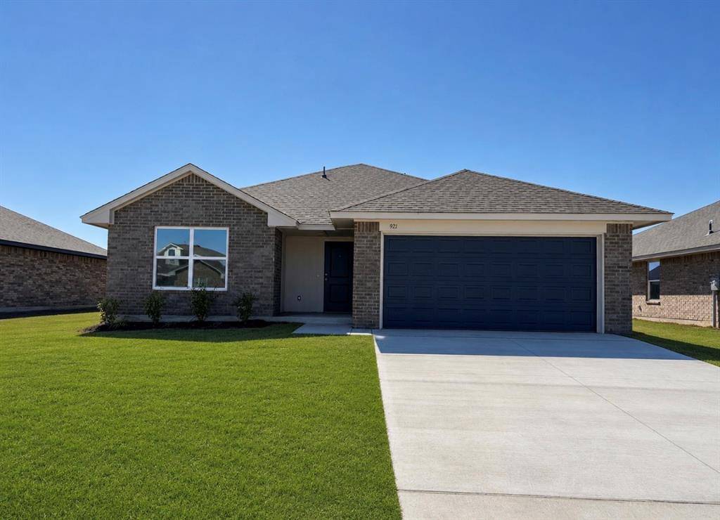 921 Hazy Brook CIR, Chickasha, OK 73018