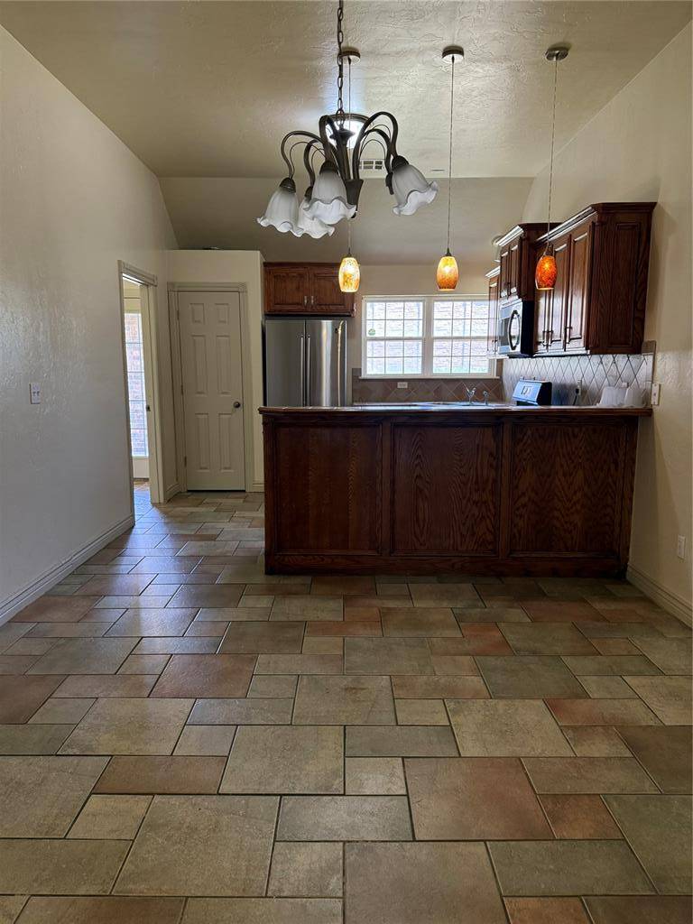 1808 Dorothy DR, Moore, OK 73170