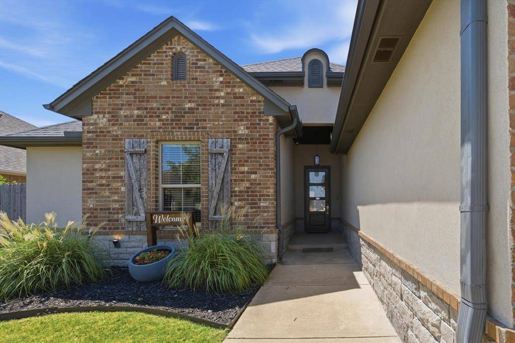 9312 NW 81st ST, Yukon, OK 73099