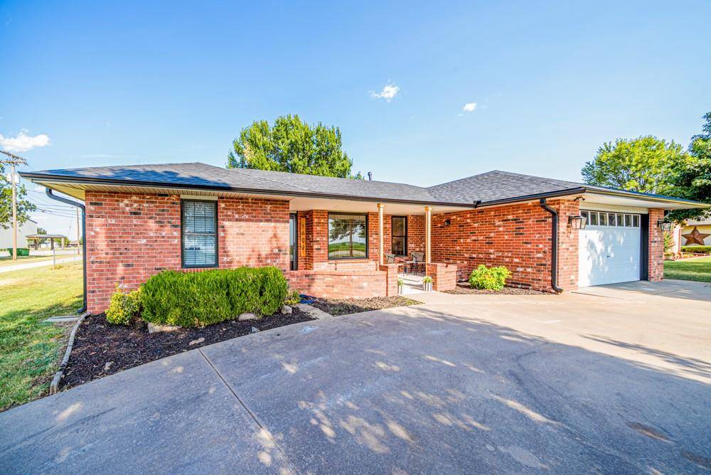 1602 S 13th ST, Blackwell, OK 74631