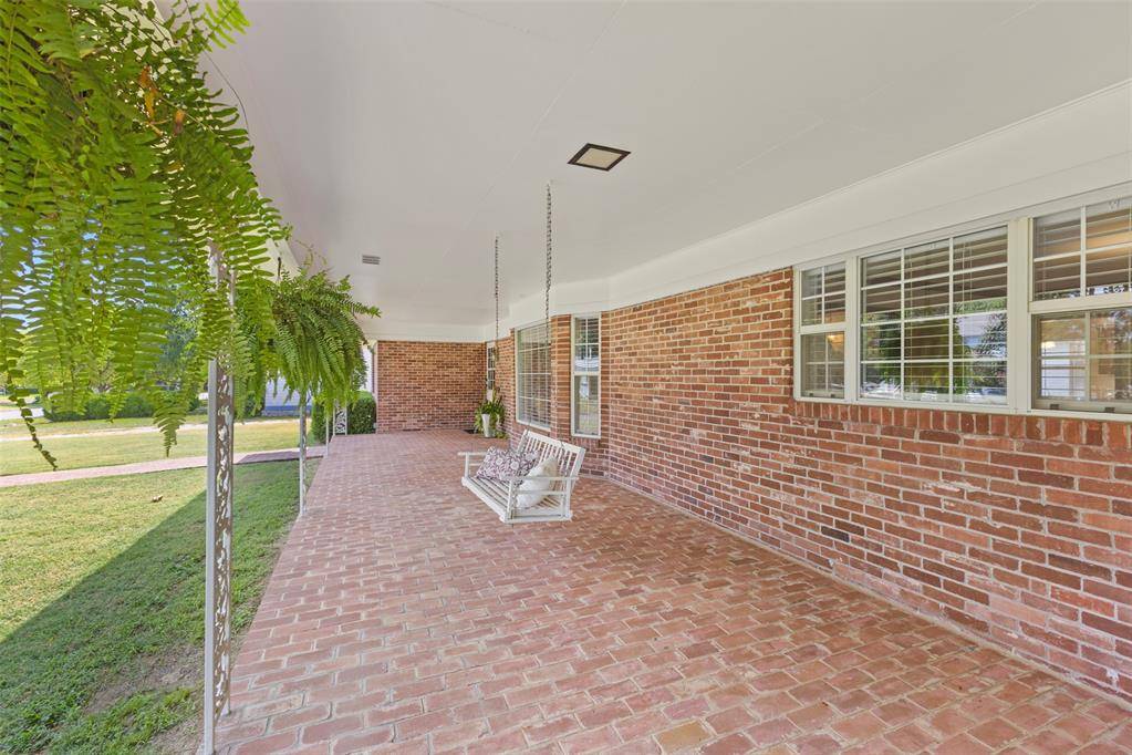 121 W 17th ST, Ada, OK 74820