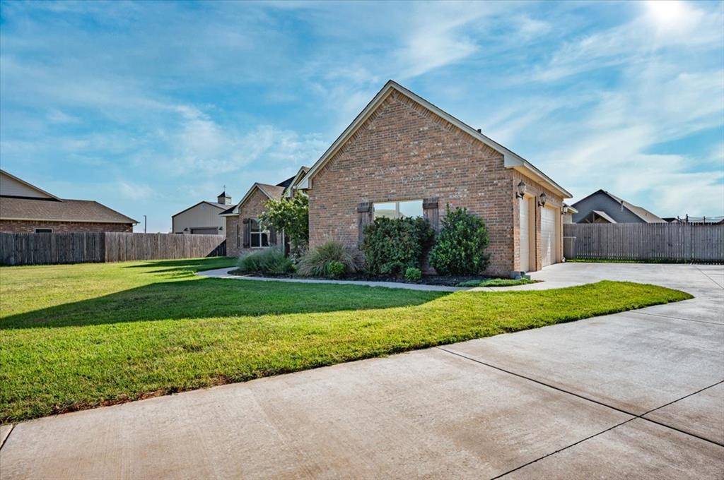 2712 Palazzo CIR, Yukon, OK 73099