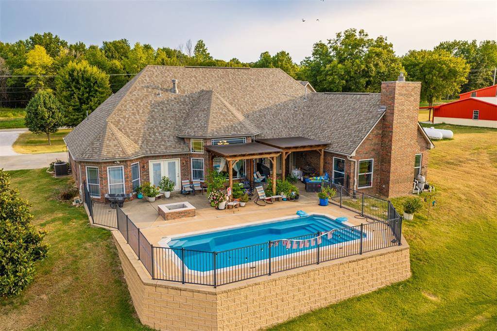 13067 S Bristlecone RD, Henryetta, OK 74437