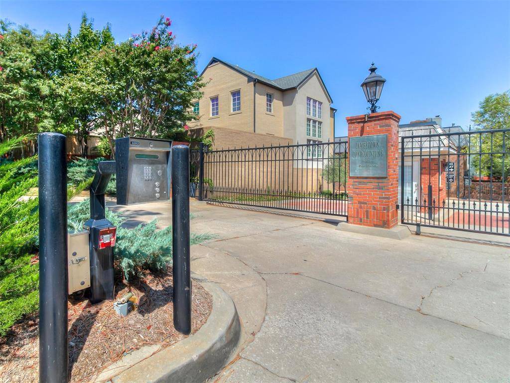 6441 Brandywine LN, Oklahoma City, OK 73116