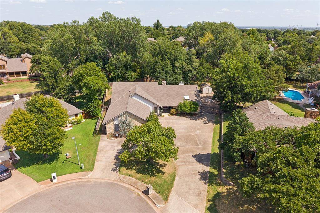 2008 Mistletoe CT, Edmond, OK 73034