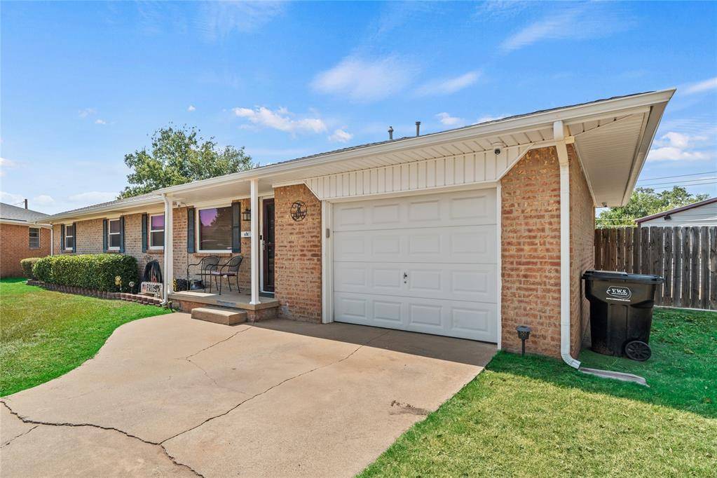 614 Circle DR, Watonga, OK 73772
