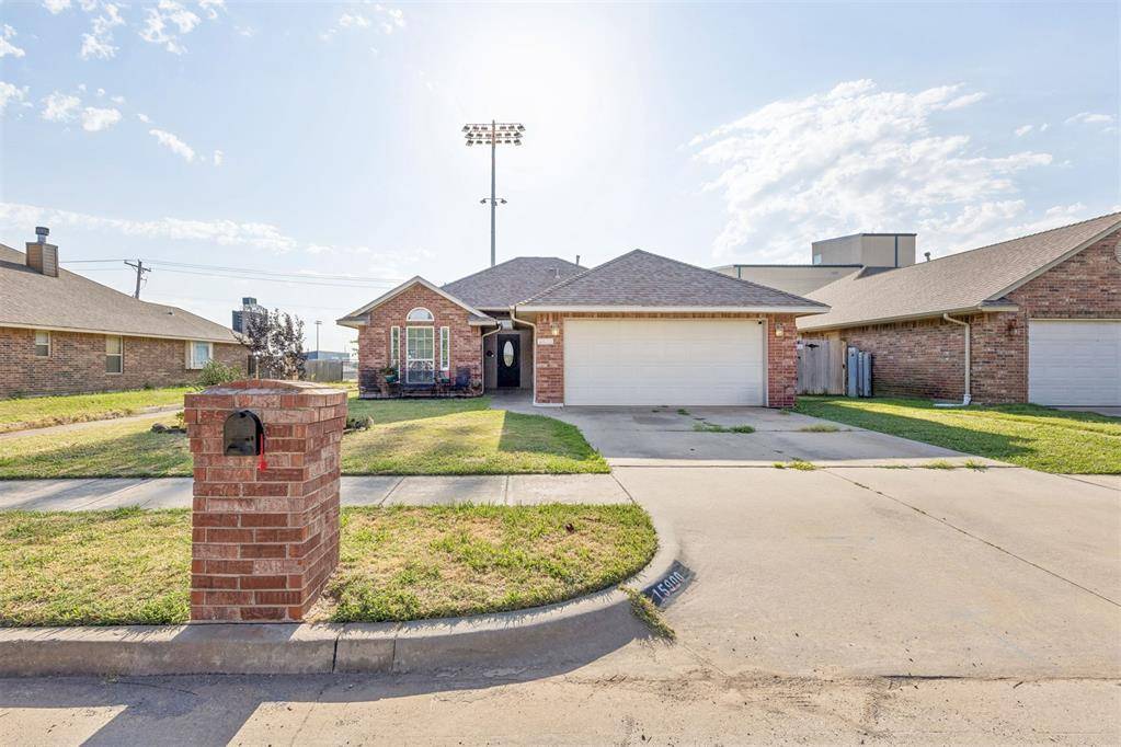 15900 Vicki DR, Oklahoma City, OK 73170