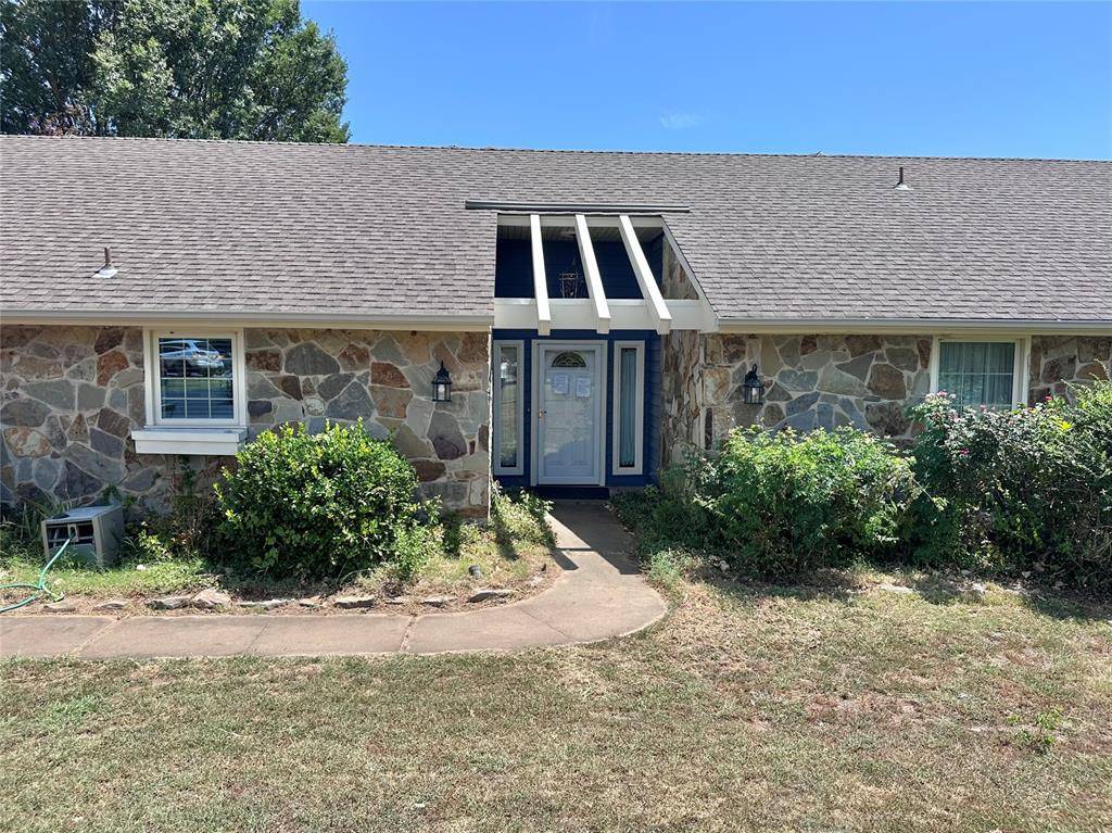 1 Oakridge DR, Shawnee, OK 74804