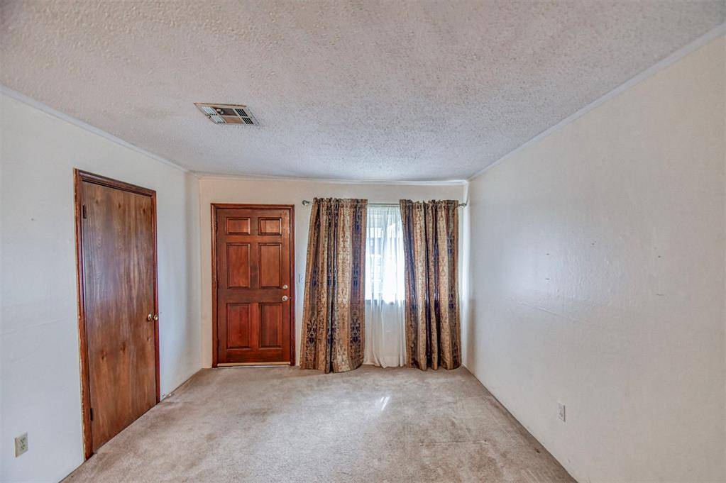 1135 Elmhurst ST, Moore, OK 73160
