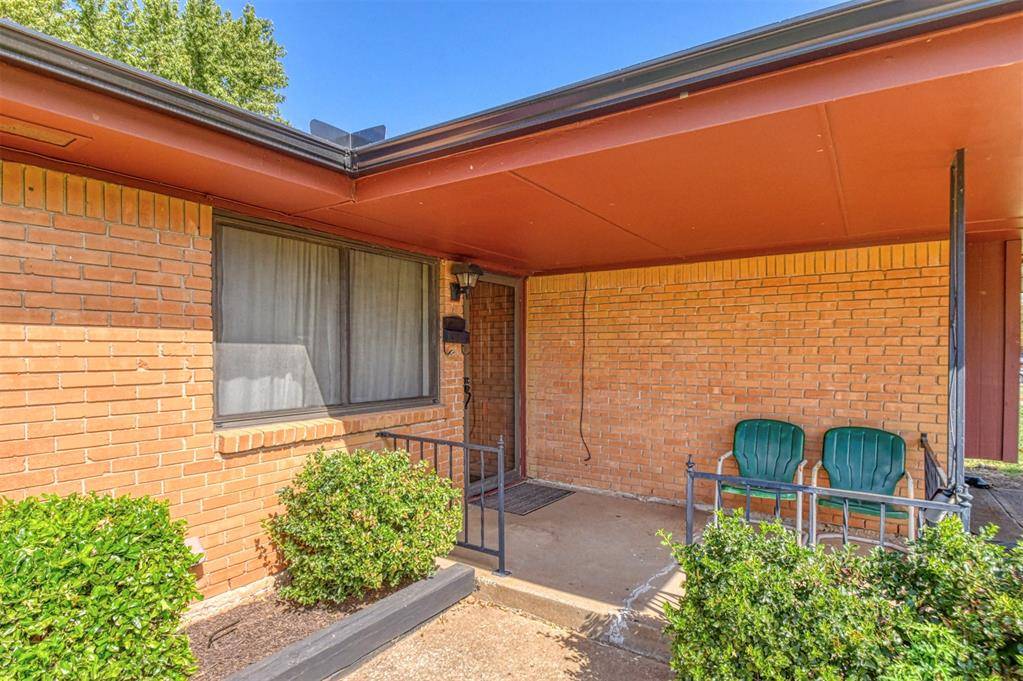 1135 Elmhurst ST, Moore, OK 73160