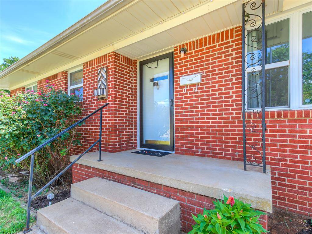 925 W Creek ST, Lindsay, OK 73052