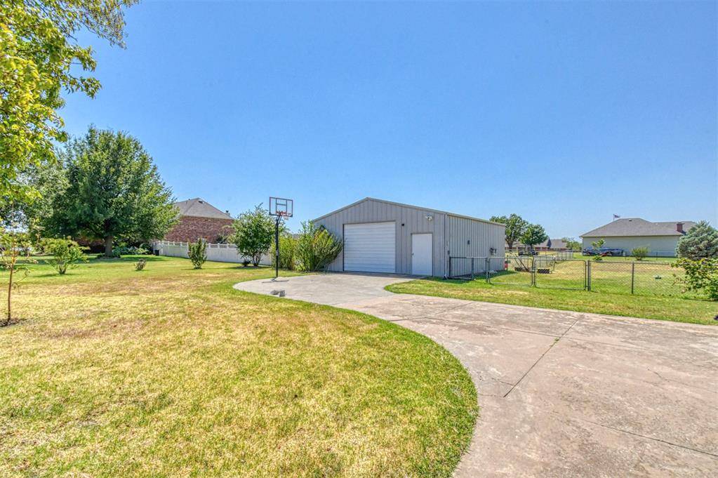 10421 Katy Line DR, Yukon, OK 73099