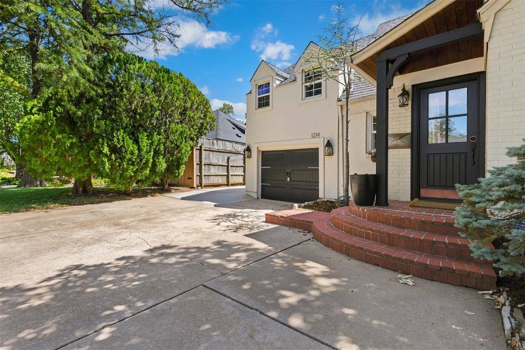 1214 Belford AVE, Nichols Hills, OK 73116