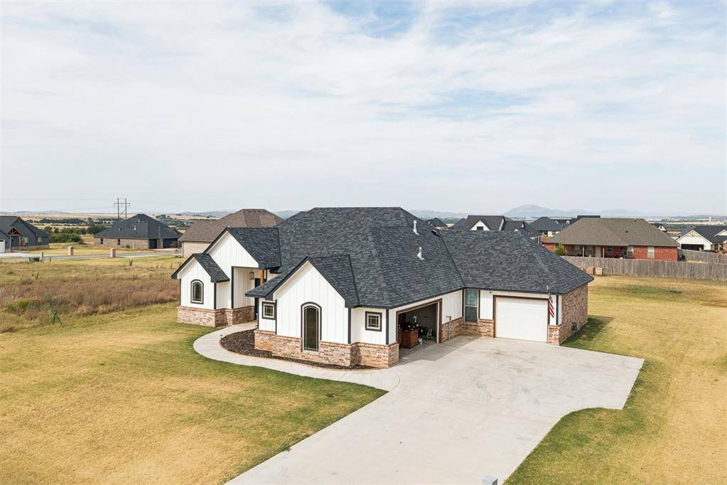 12711 Ridge RD, Elgin, OK 73538