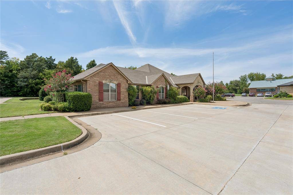 2933 S Bryant AVE, Edmond, OK 73013