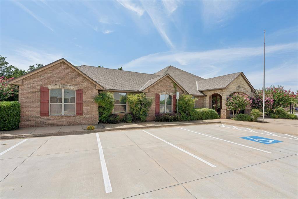 2933 S Bryant AVE, Edmond, OK 73013