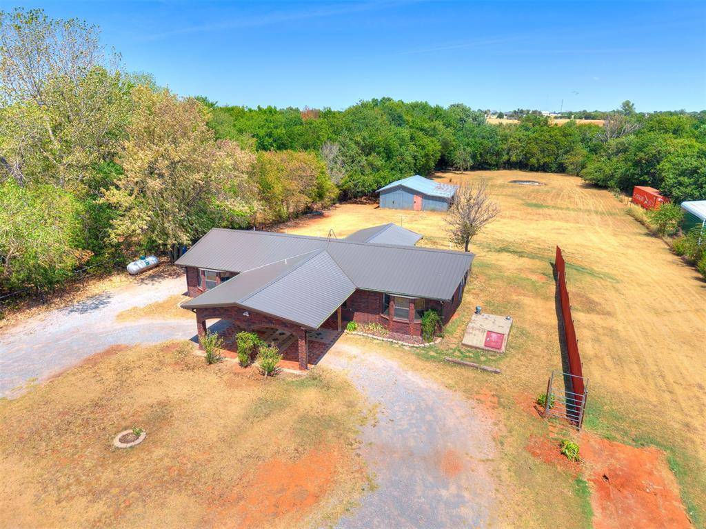 245 E Riddle RD, Chickasha, OK 73018