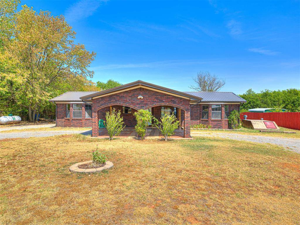 245 E Riddle RD, Chickasha, OK 73018