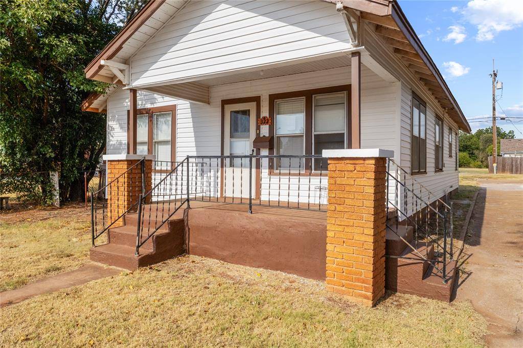 322 S 13th ST, Clinton, OK 73601