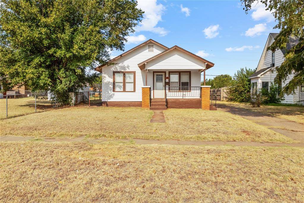 322 S 13th ST, Clinton, OK 73601
