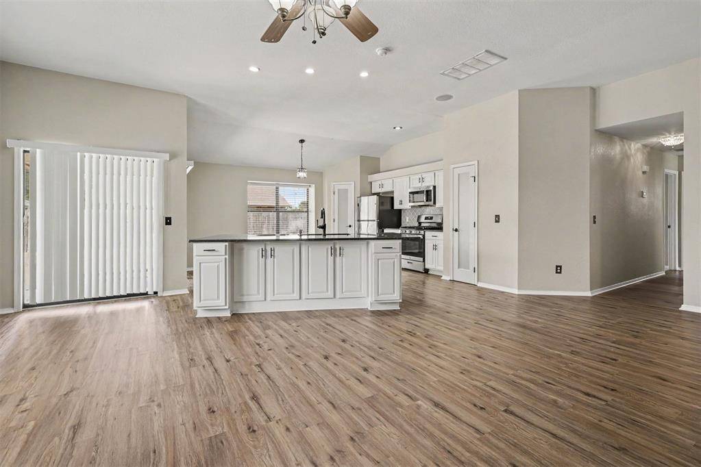10005 S Glascow TER, Yukon, OK 73099