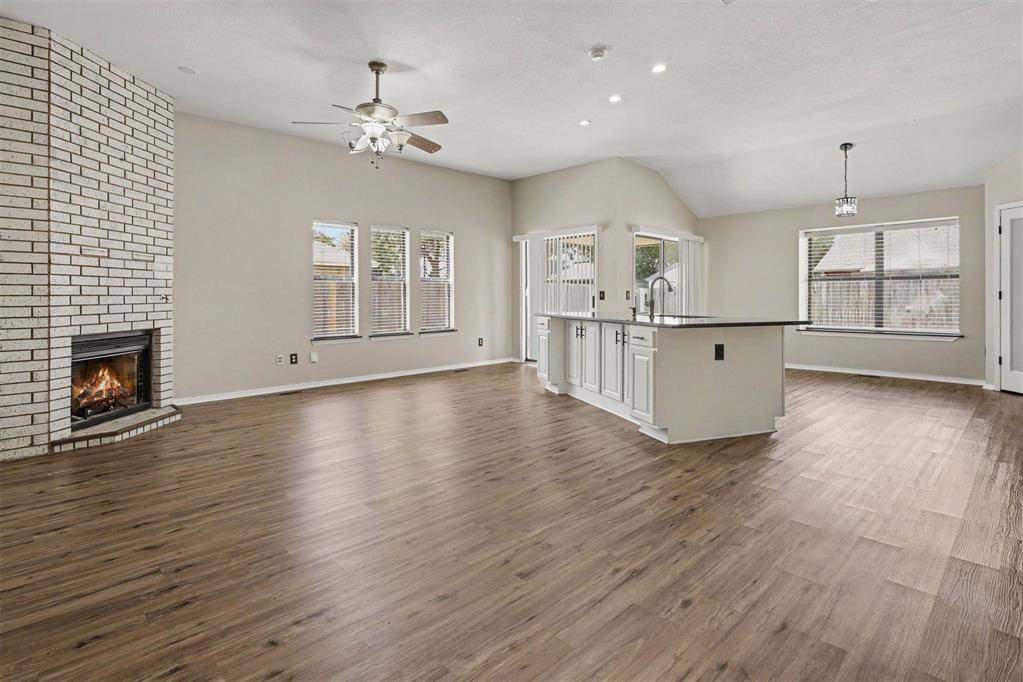 10005 S Glascow TER, Yukon, OK 73099